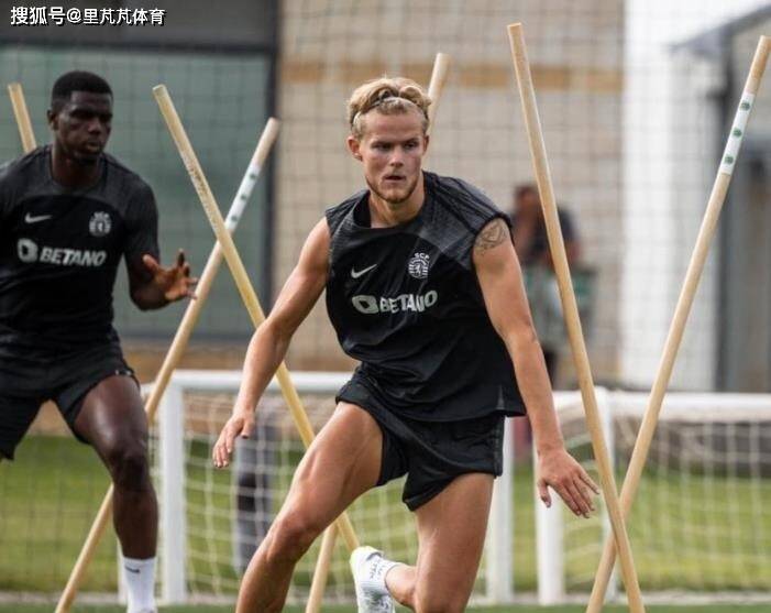 阿莫林又要买旧部：4000万报价昔日中场，曼联转换推进就靠他